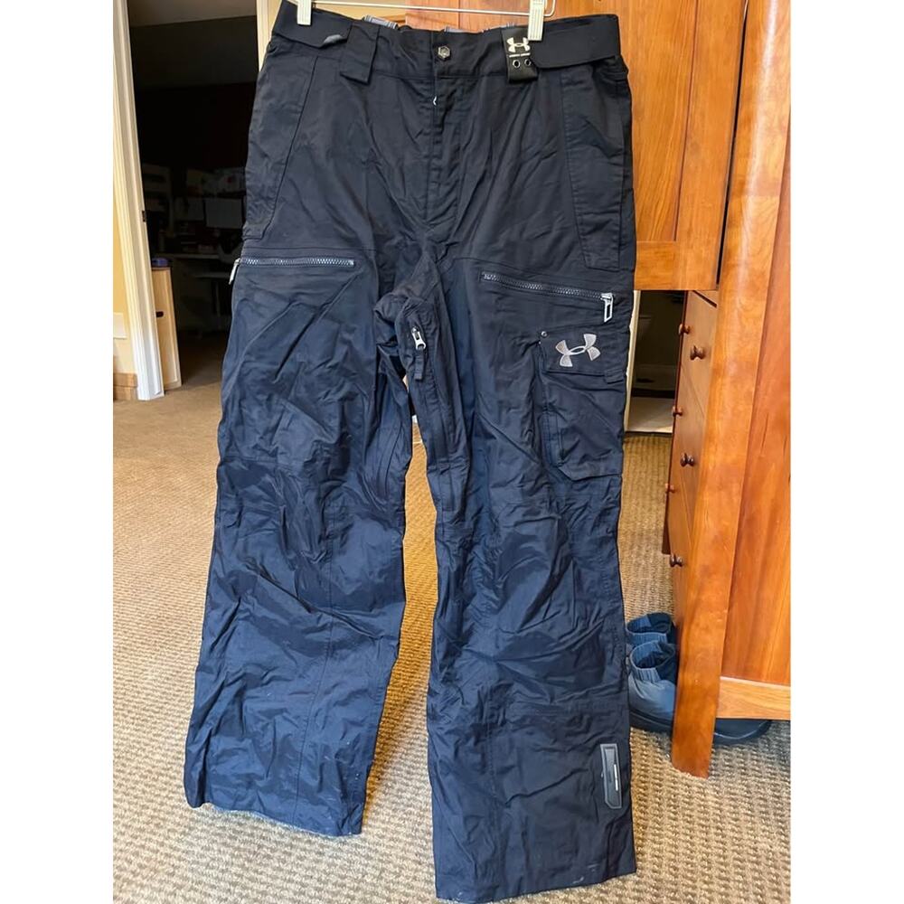 Under Armour Ski Pants with suspenders & RECCO. Men’s size M. EUC!